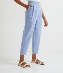 Calça Jogger em Viscolinho com Pregas e Recortes nos Bolsos