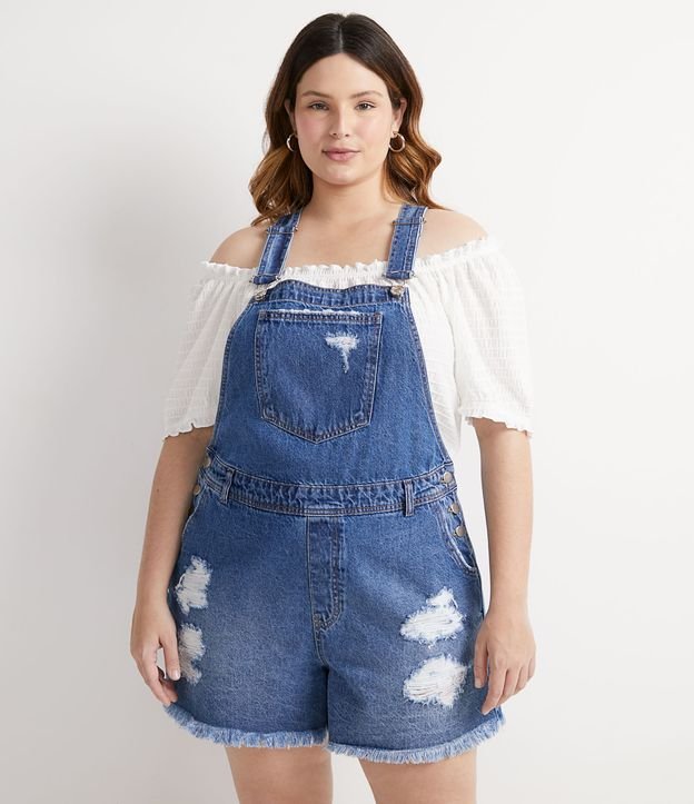 Jardineira Curta Jeans com Puídos Curve & Plus Size
