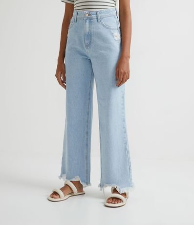 Calça Wide Leg Jeans com Puídos e Barra Desfiada Menor preço em Calça Wide Leg Jeans com Puídos e Barra Desfiada