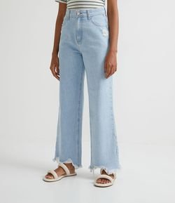 Calça Wide Leg Jeans com Puídos e Barra Desfiada