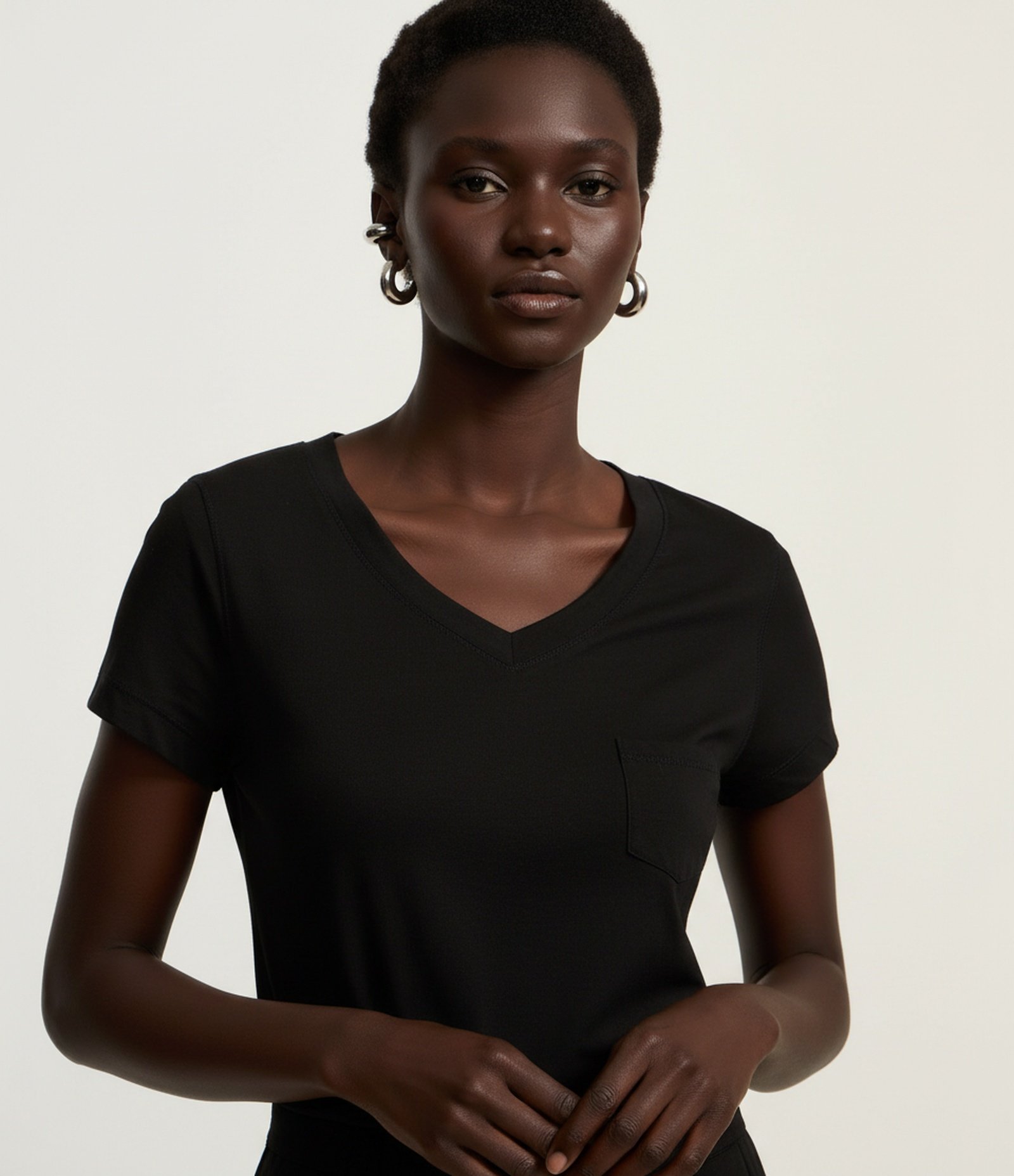 Blusa Básica em Algodão com Bolsinho Frontal Preto 4