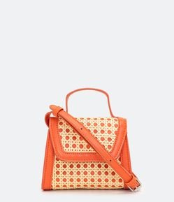 Bolsa Transversal Boxy com Palha Trabalhada Contrastante