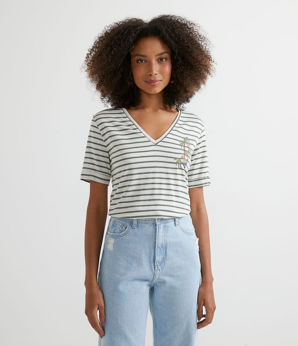 Blusa Manga Curta em Viscolinho Listrada com Bordado Frontal Menor preço em Blusa Manga Curta em Viscolinho Listrada com Bordado Frontal