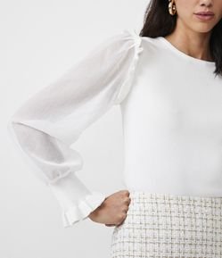 Blusa em Mix de Tecidos com Manga Longa e Babados no Ombro