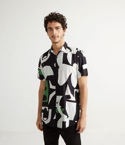Camisa Manga Curta em Viscose com Estampa Blocada