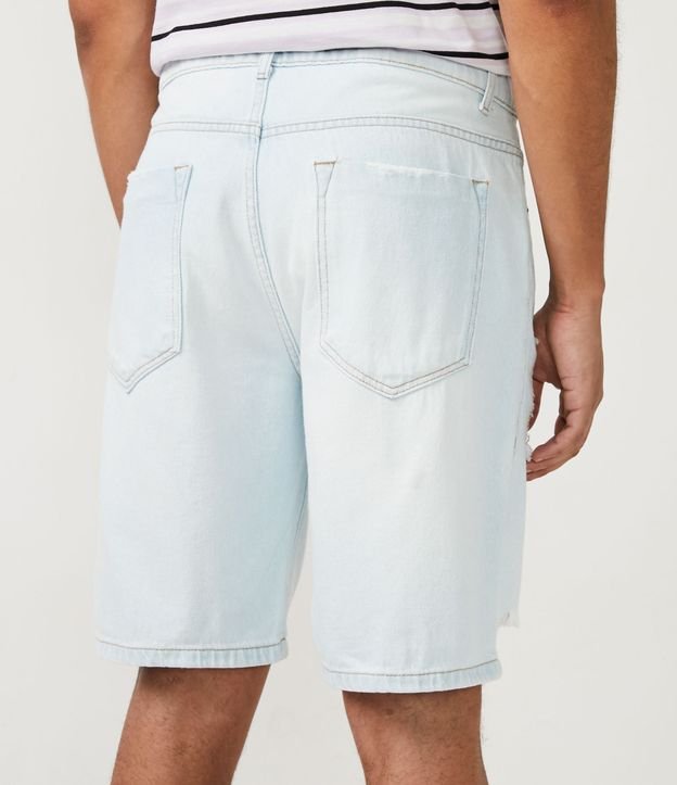 Bermuda Jeans Sem Estampa com Rasgos e Puídos Azul 3