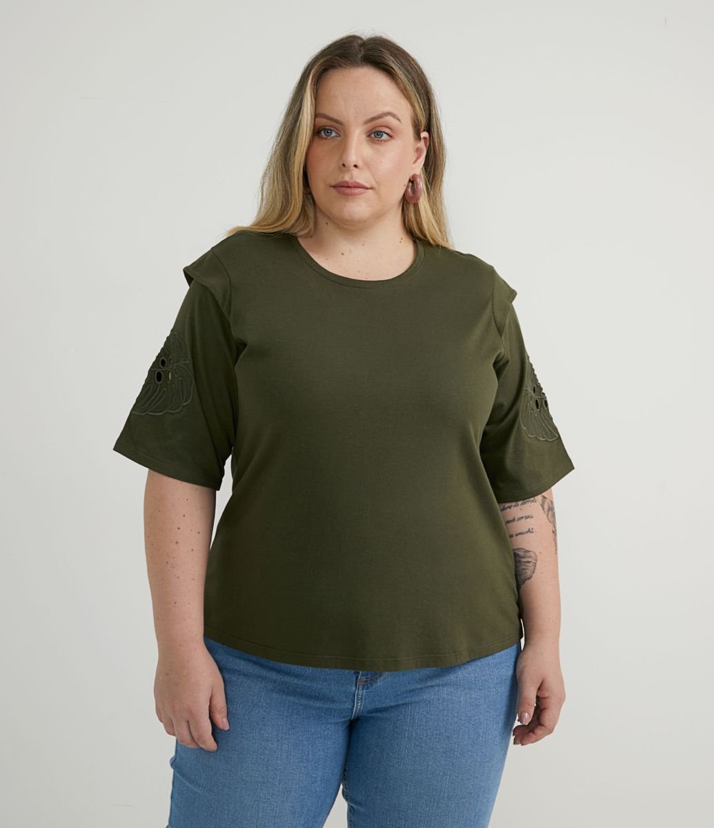 blusa de tule bordado plus size