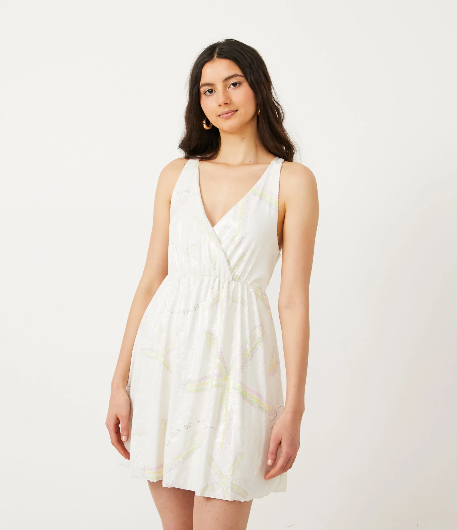 Vestido Curto em Malha Malha Paetê com Estampa Estrelas do Mar Bege 1