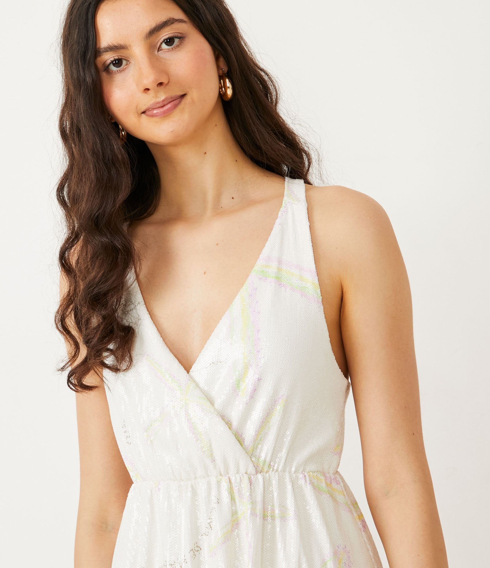 Vestido Curto em Malha Malha Paetê com Estampa Estrelas do Mar Bege 4