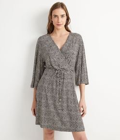 Vestido Curto em Viscolycra com Decote V Transpassado e Estampa Poá