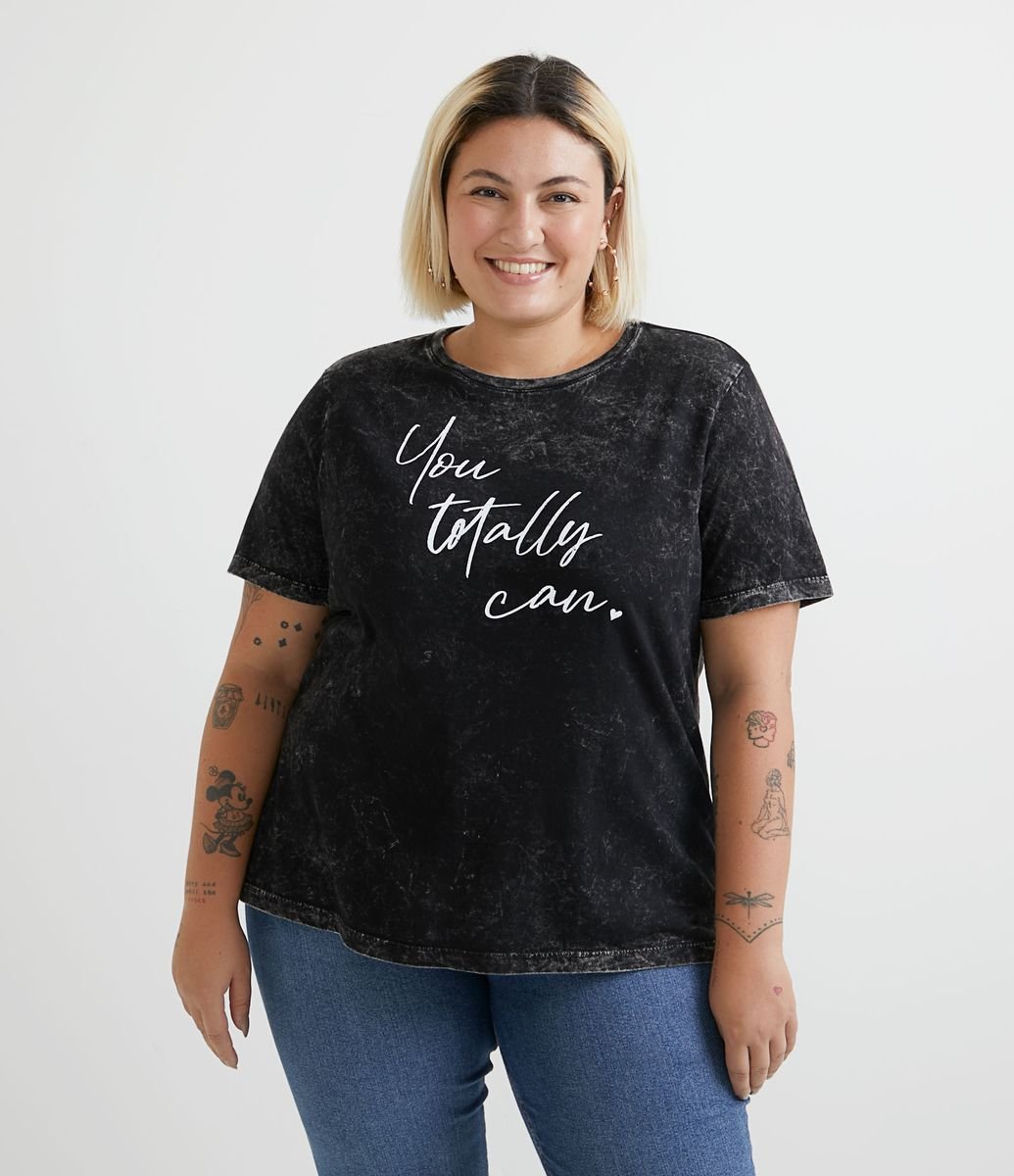 Blusa em Algodão com Manga Curta e Estampa Frontal You Totally Can Marmorizada Curve & Plus Size Menor preço em Blusa em Algodão com Manga Curta e Estampa Frontal You Totally Can Marmorizada Curve & Plus Size