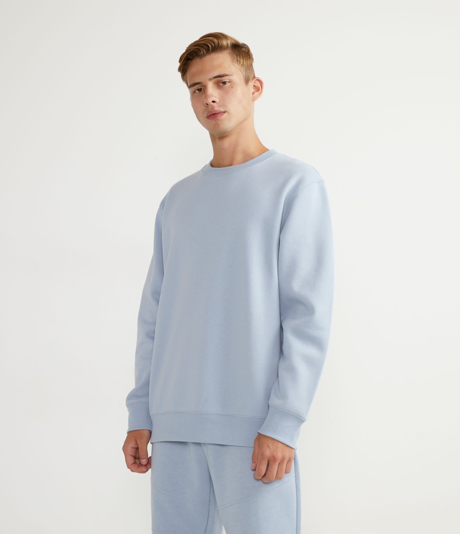 Blusão Fechado Básico em Moletom com Detalhes em Ribana 1