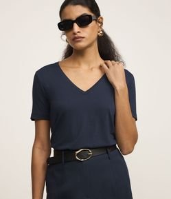Blusa Básica em Viscose com Decote V