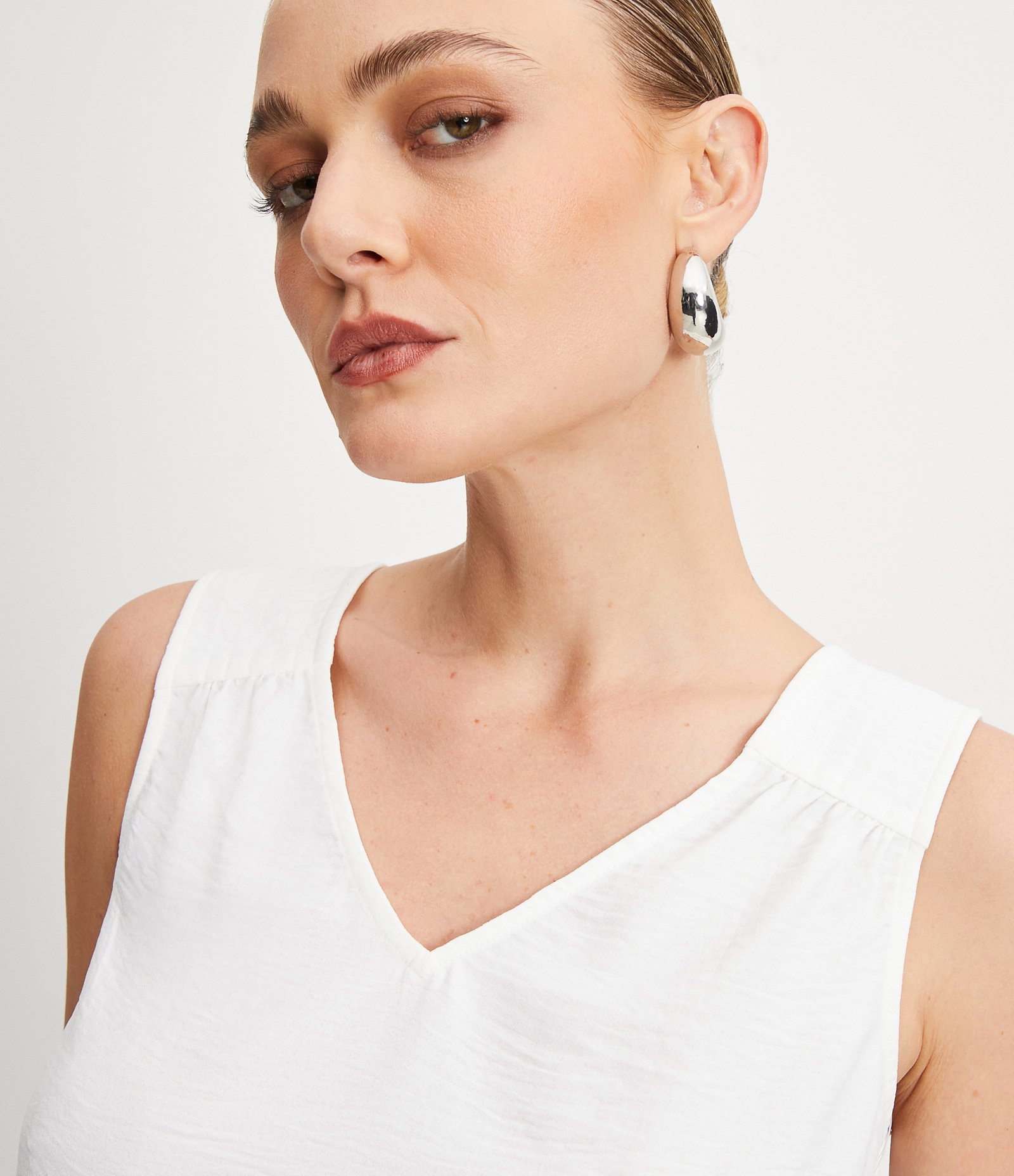 Blusa Regata Texturizada com Pespontos nos Ombros Branco 4