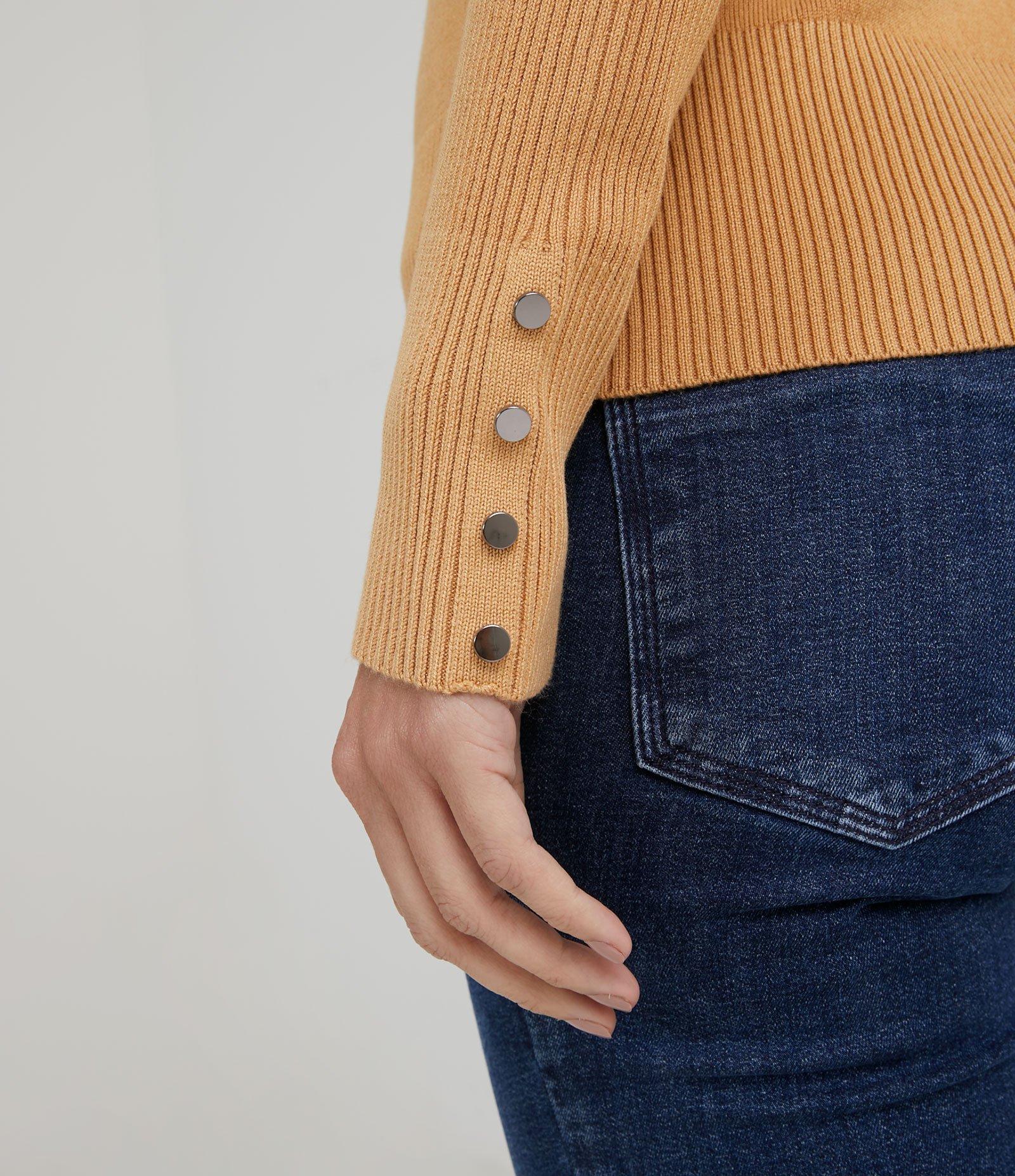 Suéter Alongado em Tricô com Manga Longa Bege 4