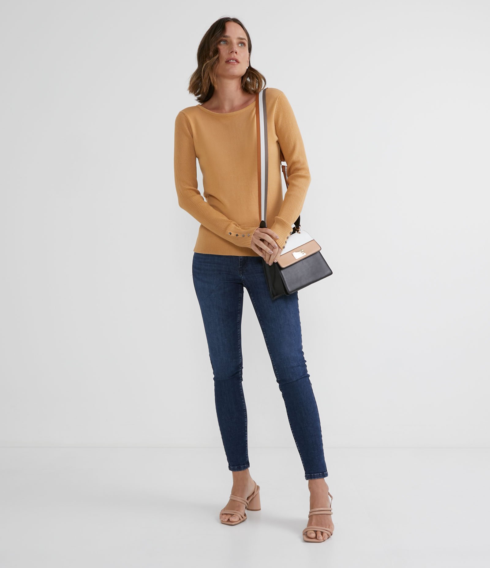 Suéter Alongado em Tricô com Manga Longa Bege 5