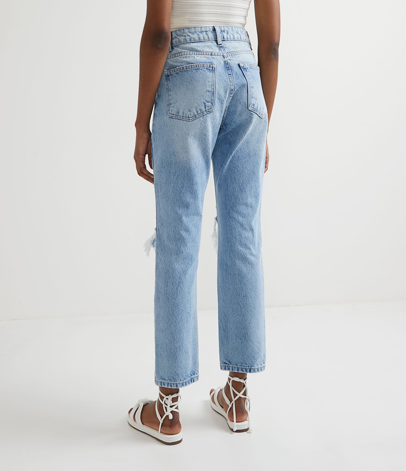 Calça Reta Jeans Liso com Puídos e Lenço Estampado Azul 2