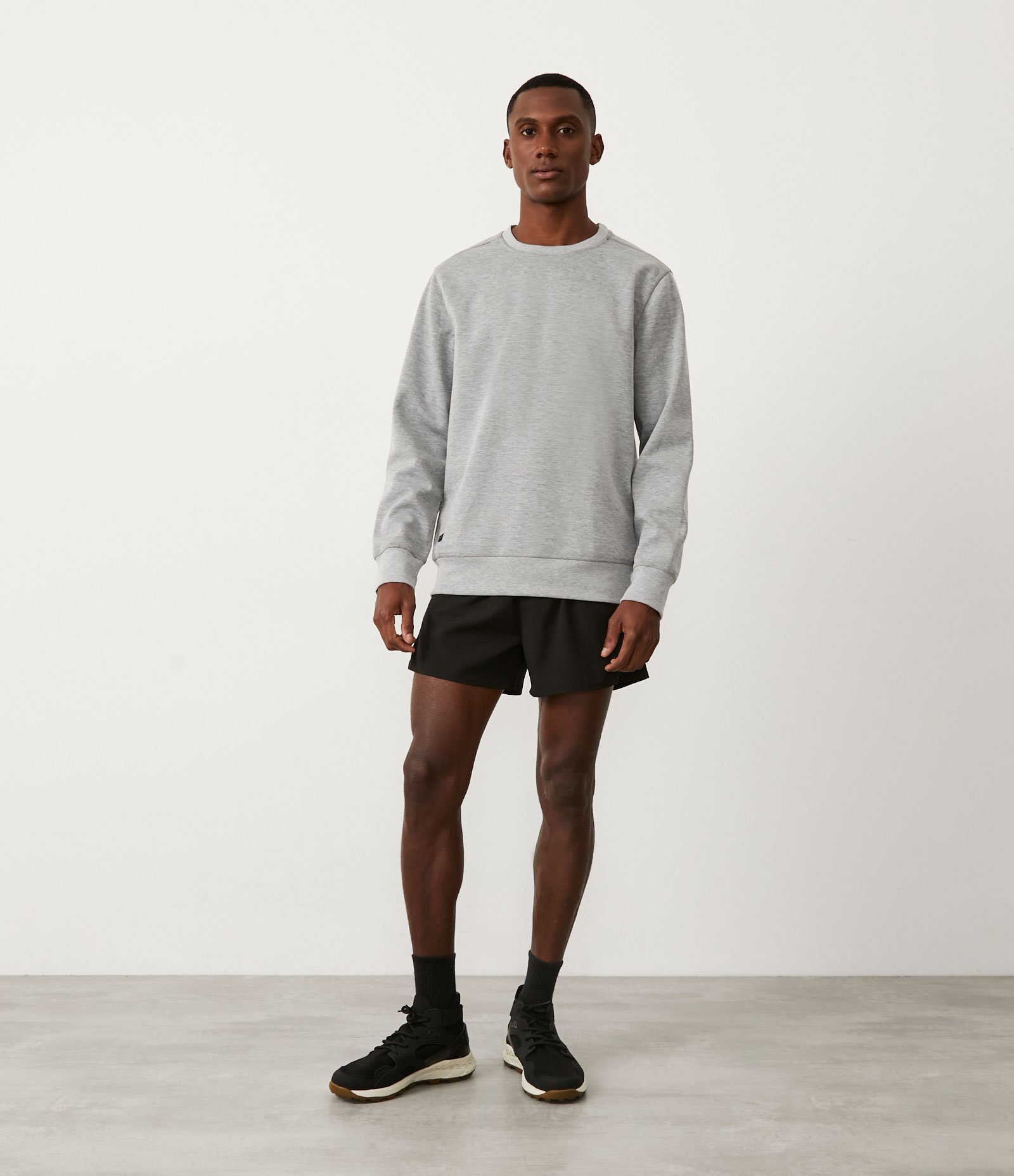 Casaco Fechado Esportivo com Punho Ajustado e Etiqueta Aplicada 2