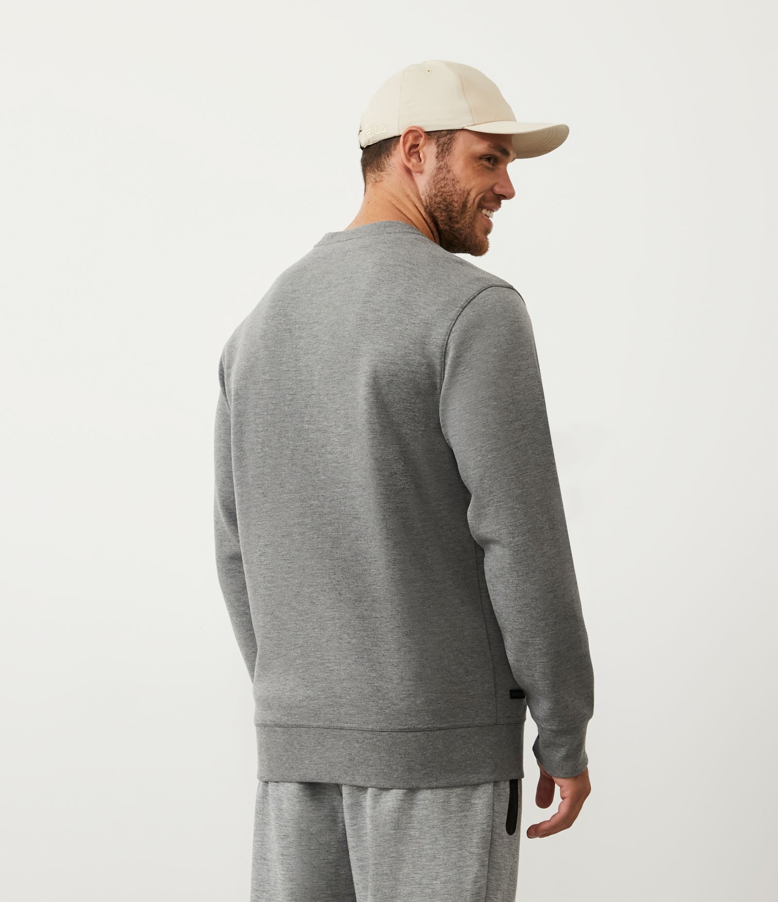 Casaco Fechado Esportivo com Punho Ajustado e Etiqueta Aplicada Cinza Médio 5