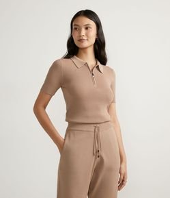 Blusa em Tricô com Mangas Curtas Zíper na Gola
