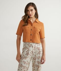 Camisa Manga Curta Texturizada com Bolsos em Lapela