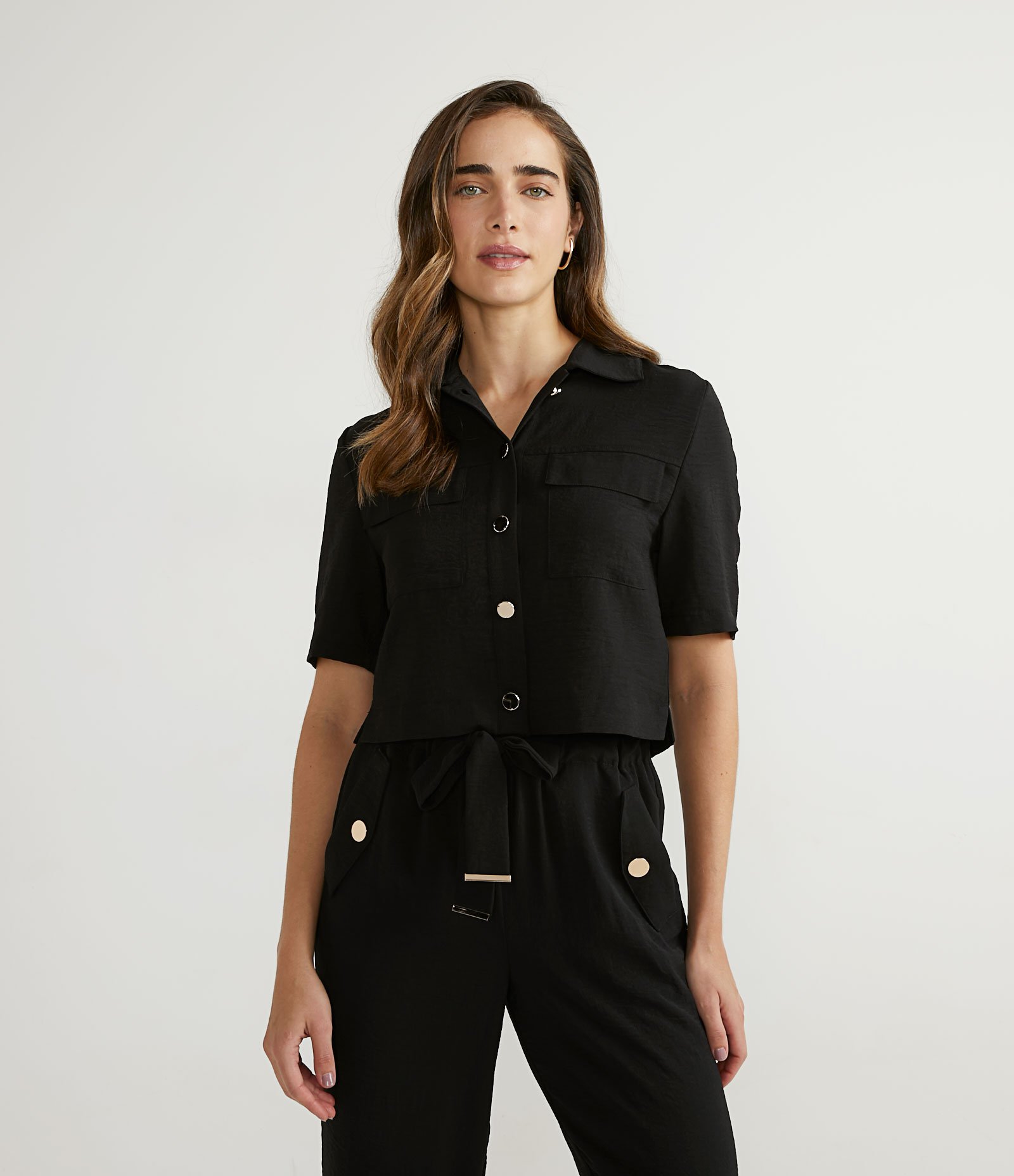Camisa Manga Curta Texturizada com Bolsos em Lapela Preto 1