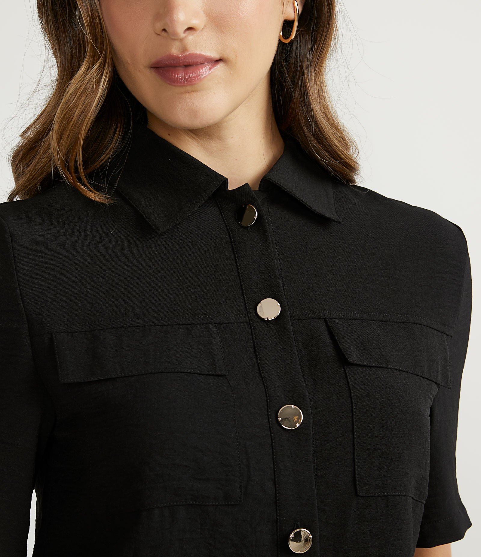 Camisa Manga Curta Texturizada com Bolsos em Lapela Preto 3