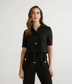 Camisa Manga Curta Texturizada com Bolsos em Lapela