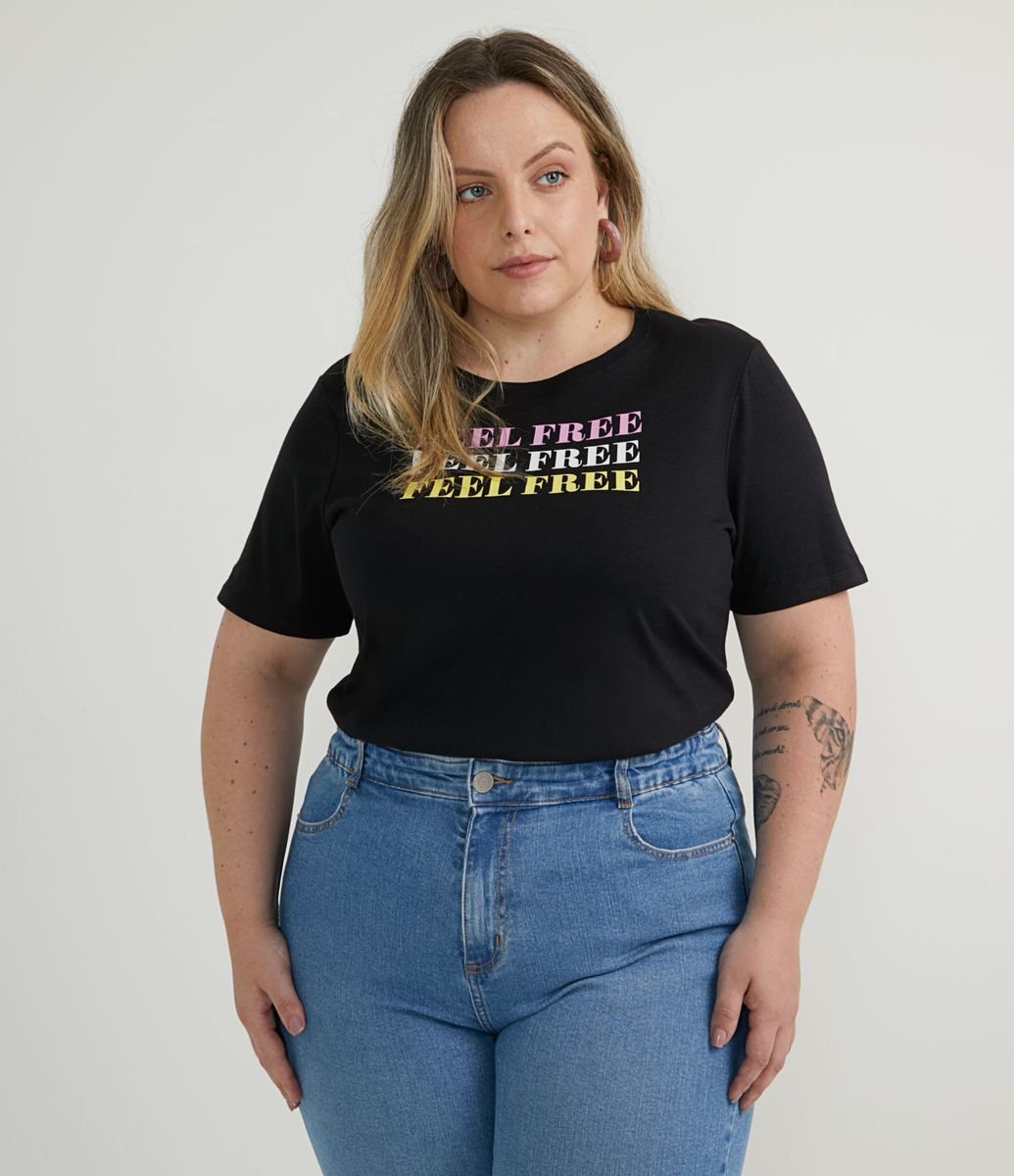 Blusa em Algodão com Estampa Frontal Feel Free Curve & Plus Size Menor preço em Blusa em Algodão com Estampa Frontal Feel Free Curve & Plus Size