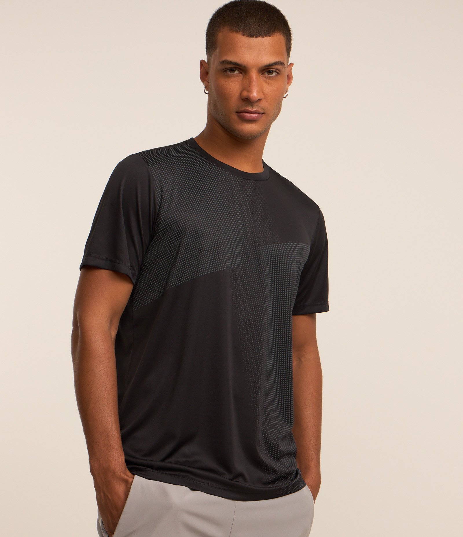 Camiseta Esportiva com Tecnologia Dry e Proteção UV Preto Azulado 1