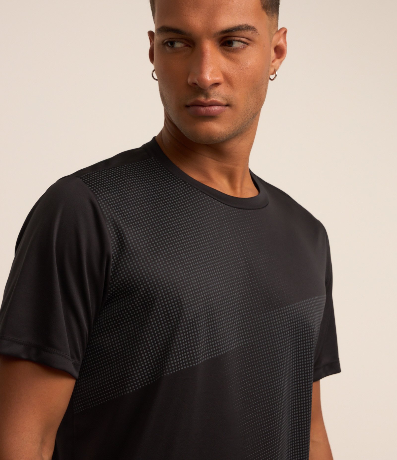 Camiseta Esportiva com Tecnologia Dry e Proteção UV Preto Azulado 3