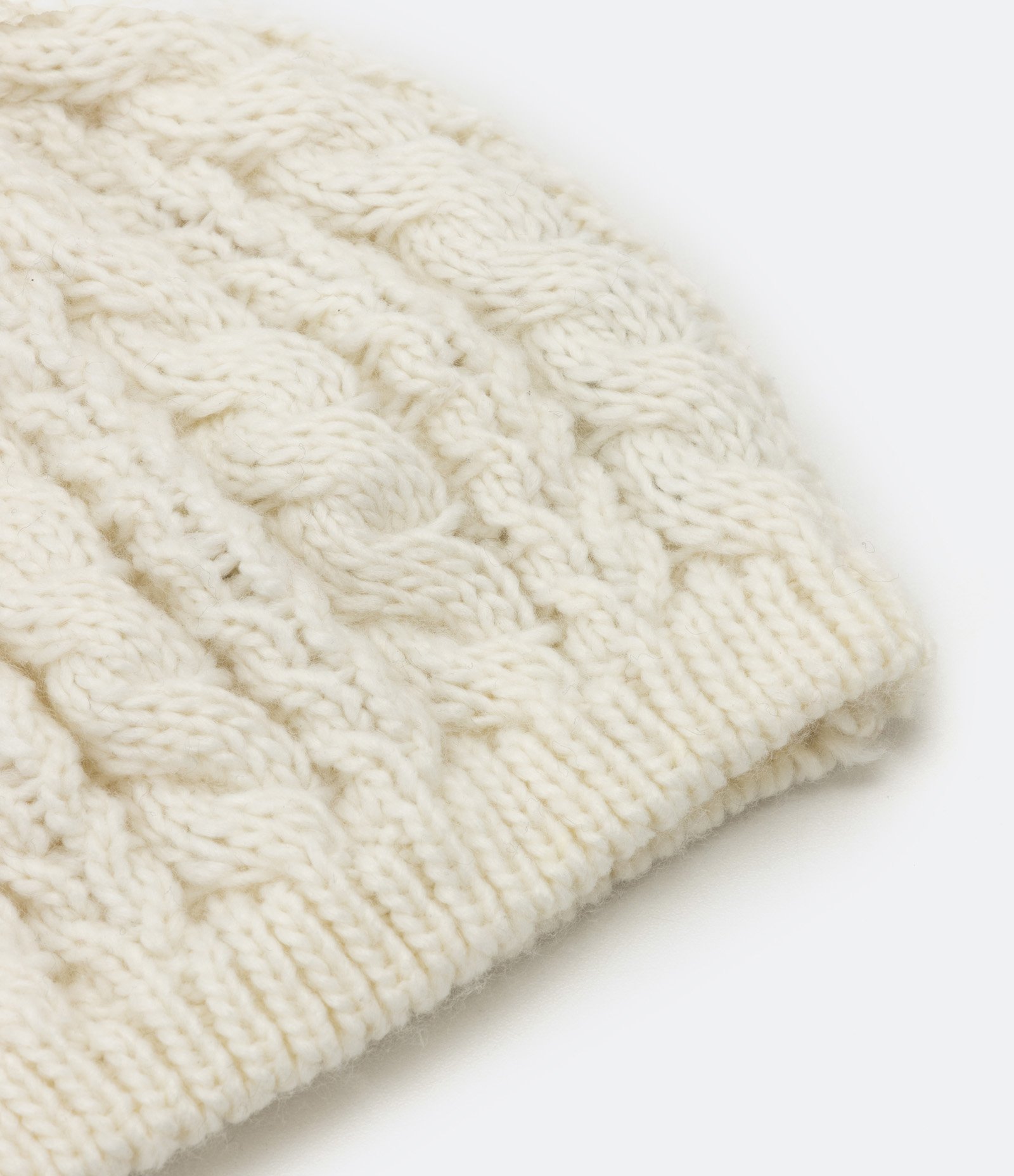 Gorro em Tricô Texturizado Bege 4