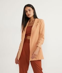Blazer Alfaiataria Alongado em Crepe com Franzidos nos Punhos