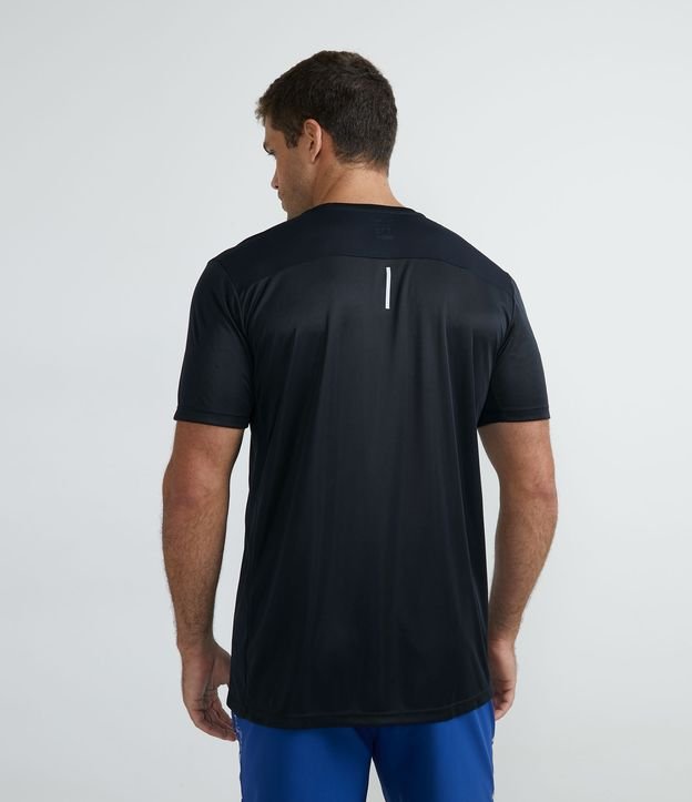 Camiseta Esportiva em Dry Fit com Recortes e Detalhes Refletivos Preto 2