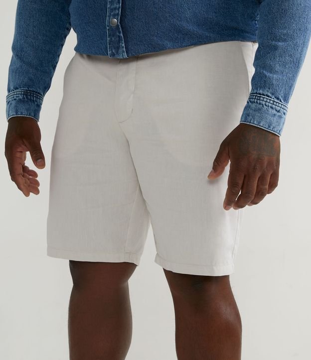 Bermuda em Oxford com Cós Elástico e Bolsos Faca - Plus Size