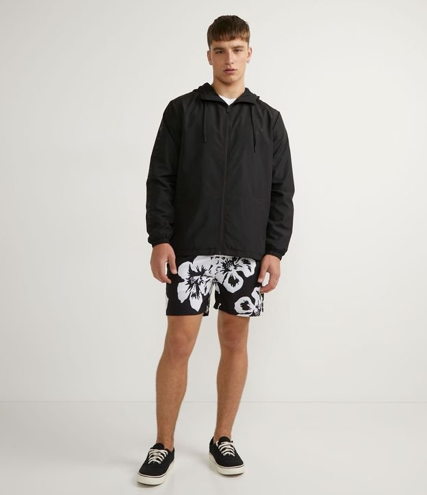 Campera Cortaviento con Capucha y Bolsillos Negro 6
