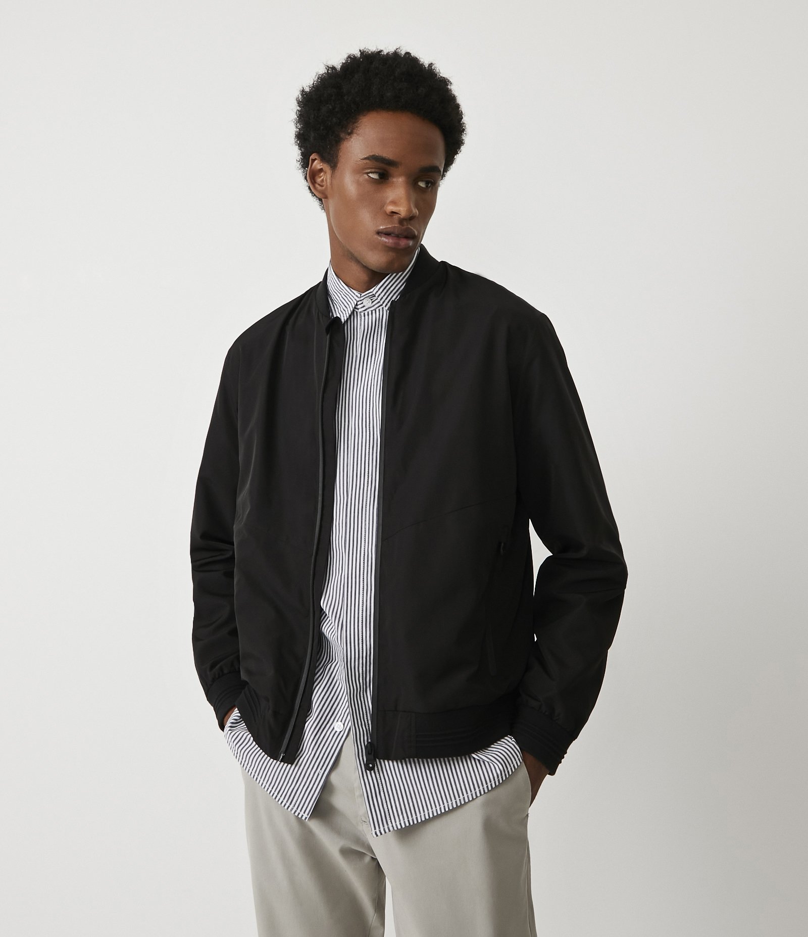 Jaqueta Bomber em Poliamida com Bolsos Fusionados 1