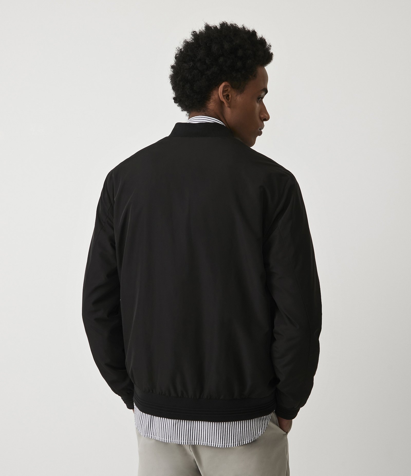 Jaqueta Bomber em Poliamida com Bolsos Fusionados 4