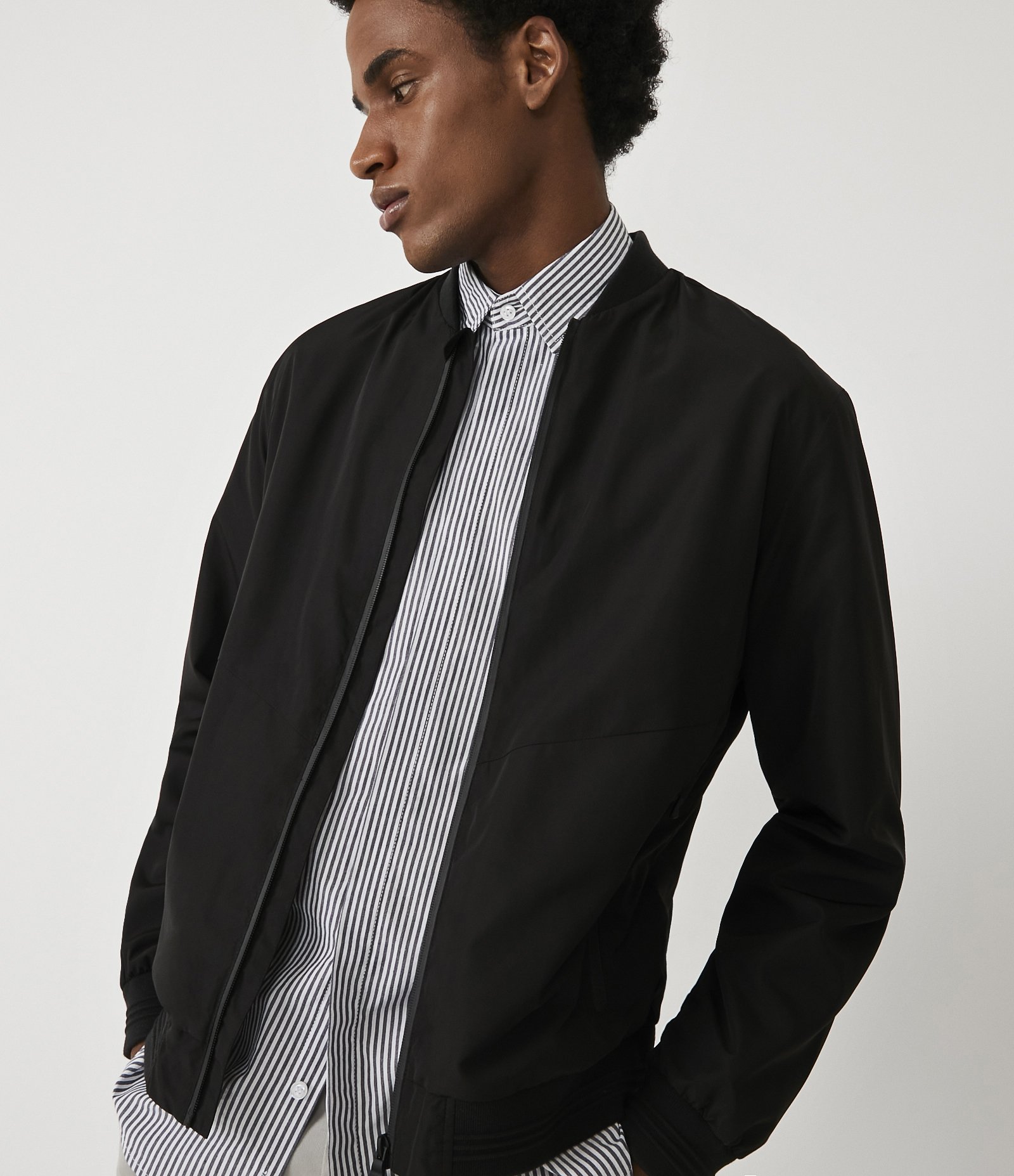 Jaqueta Bomber em Poliamida com Bolsos Fusionados 5