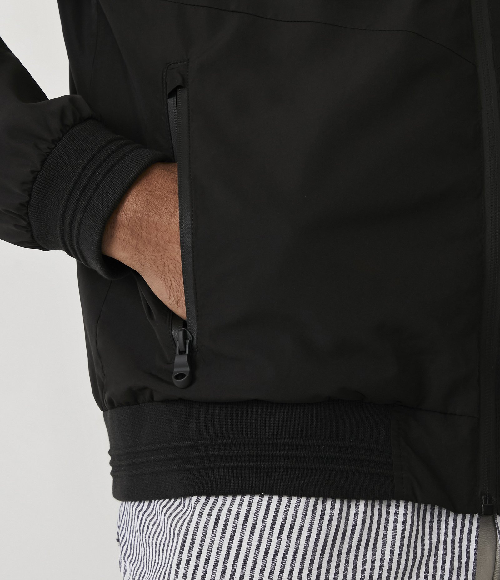 Jaqueta Bomber em Poliamida com Bolsos Fusionados 6