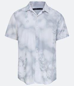 Camisa Manga Curta em Viscose com Estampa Sombra Copas