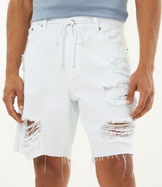 Bermuda Slim em Jeans Destroyed Branco 1