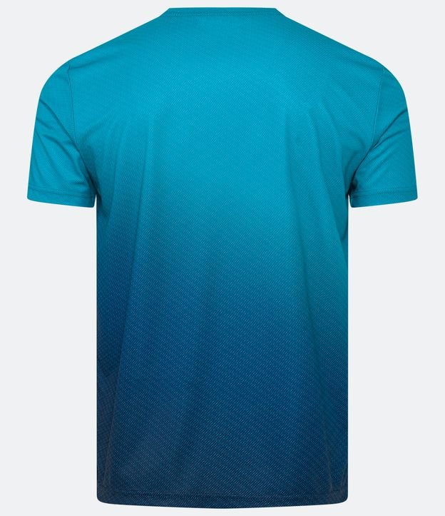 Camiseta Esportiva com Estampa Degradê e Etiqueta na Barra Azul 5