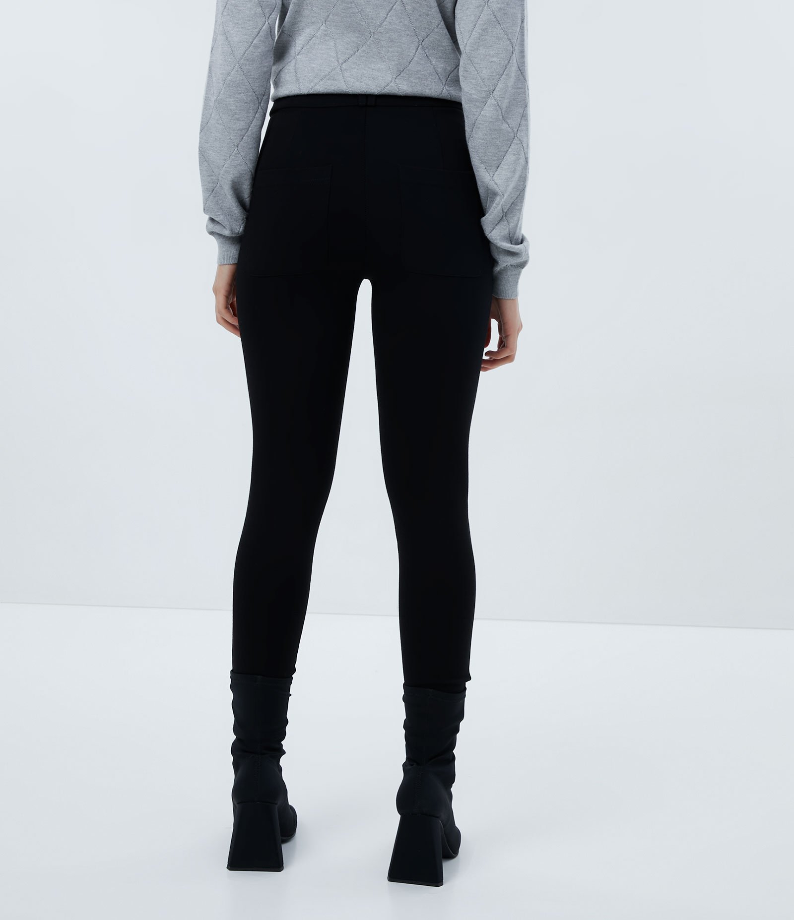 Calça Legging em Ponto Roma com Botões Metalizados Frontais Preto 3