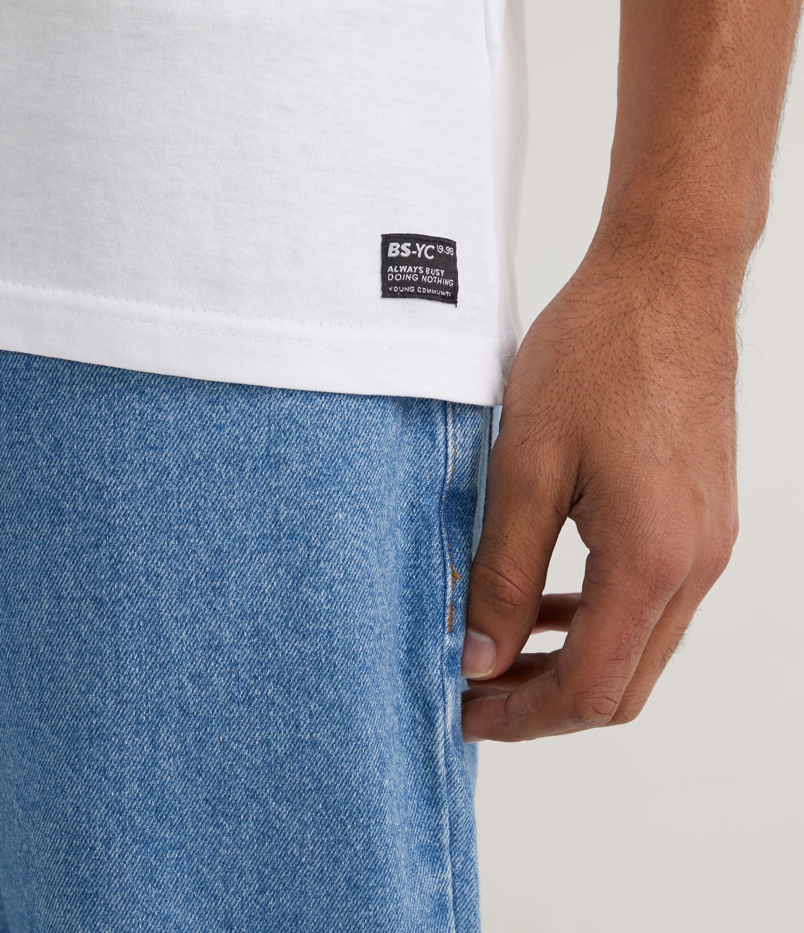 Camiseta Básica em Meia Malha Manga Curta 4