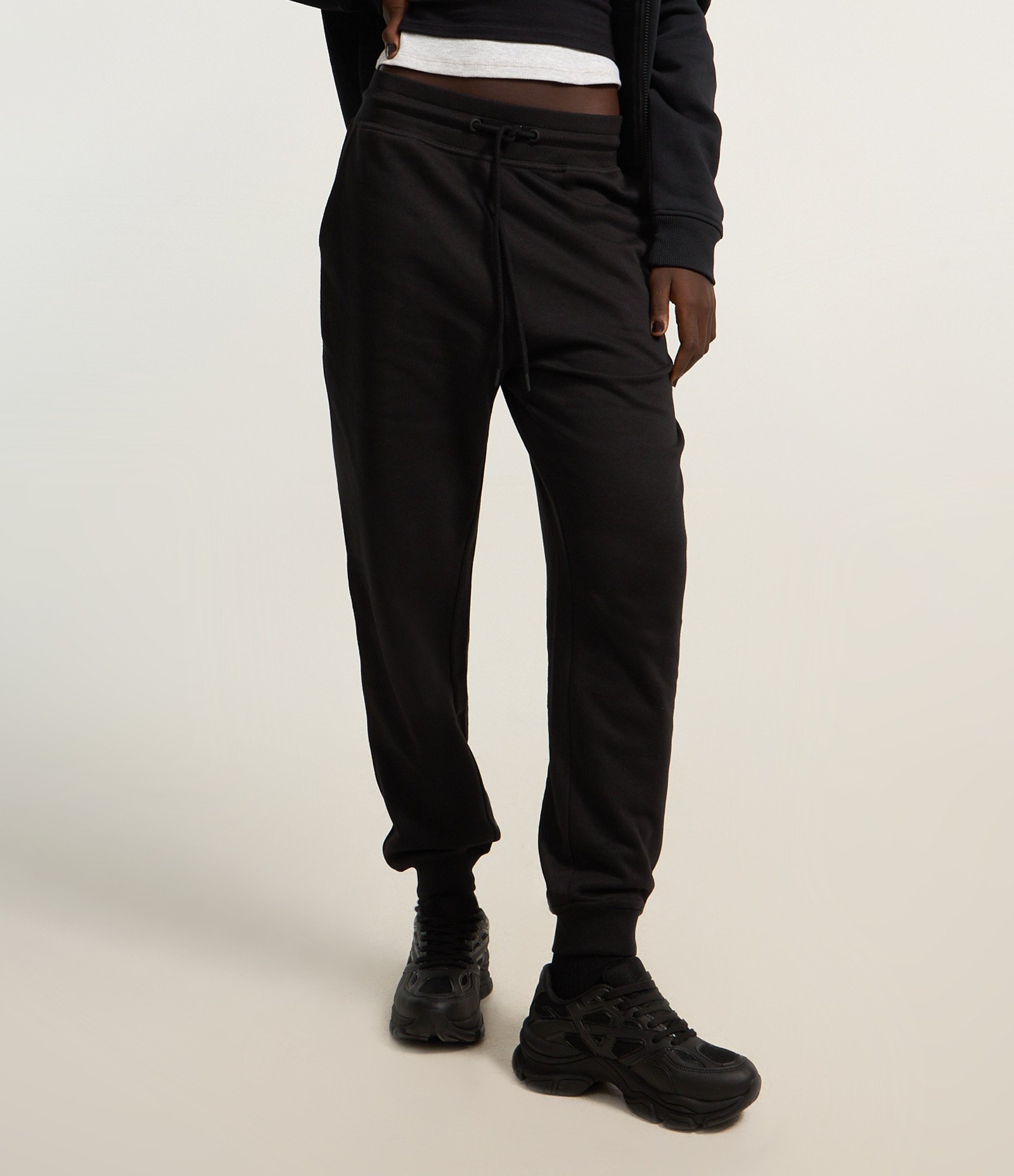 Calça Jogger em Moletom com Cós Elástico e Amarração Preto 1