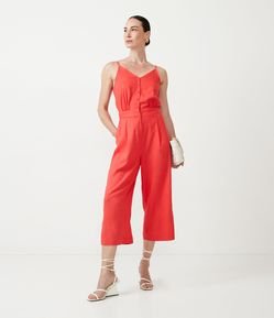 Macacão Pantacourt em Viscolinho com Botões Forrados