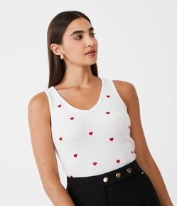 Blusa Cropped Sem Manga em Tricô com Corações Bordados