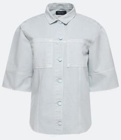 Camisa em Sarja com Bolsos Frontais e Barra Cortada a Fio