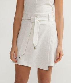 Short Saia Transpassado em Linho com Textura e Cinto Faixa